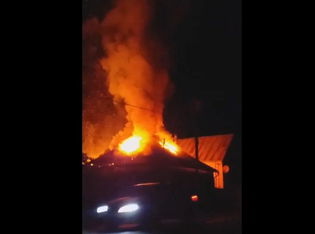 Вночі на Свалявщині вирувала велика пожежа