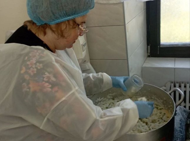 У Виноградівській школі моніторили безпеку харчування