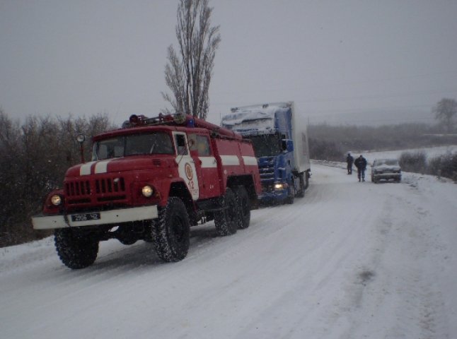 За час негоди на території Закарпатської області рятувальники надали допомогу 119 атомобілям