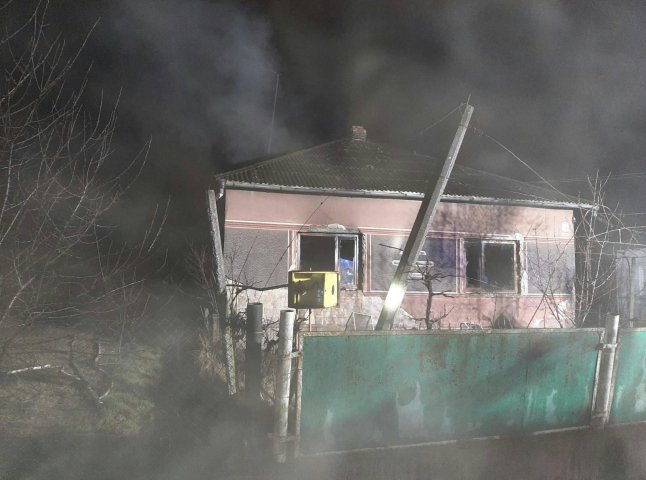 На Виноградівщині пожежа знищила будинок