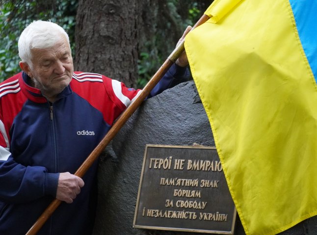 В Ужгороді вшанували Героїв, які захищали та захищають Україну