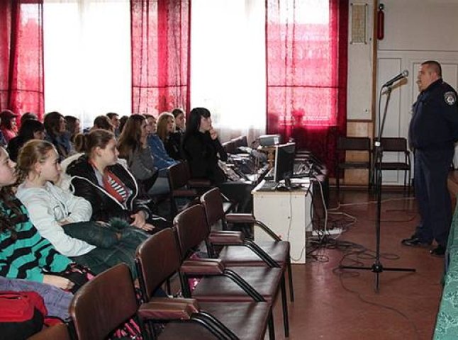 Мукачівські школярі зустрілись із місцевими правоохоронцями