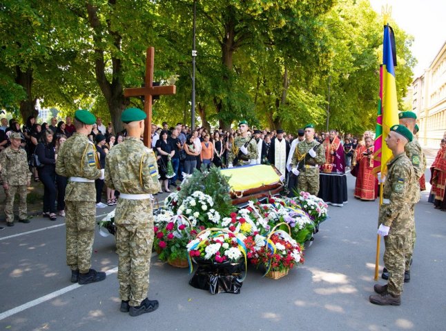 На Закарпатті поховали військового, який загинув у Донецькій області