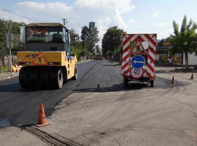 У Хусті почали ремонтувати дороги