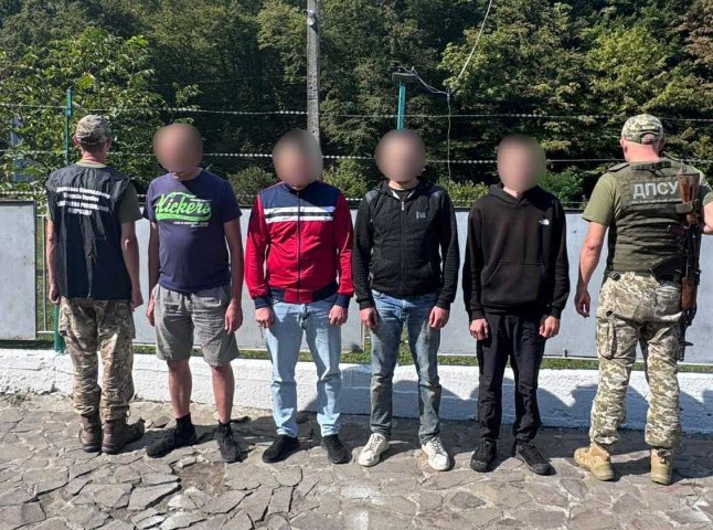 Довелося стріляти в повітря, щоб вони зупинились: що відомо про випадок на Закарпатті