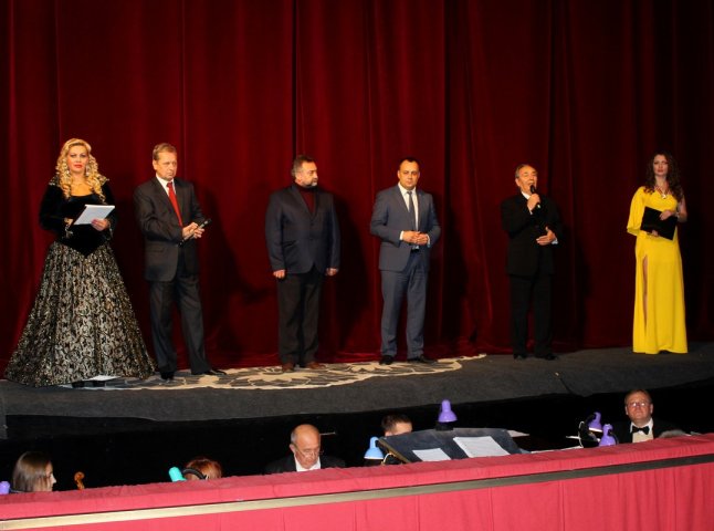 Закарпатський облмуздрамтеатр відкрив ювілейний сезон виставою "Турецька шаль"