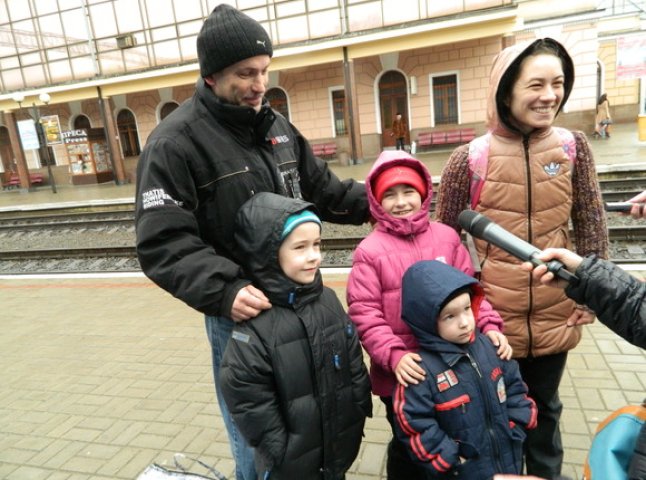 Ужгородські депутати виділили 100 тисяч гривень для сімей-переселенців з Криму 