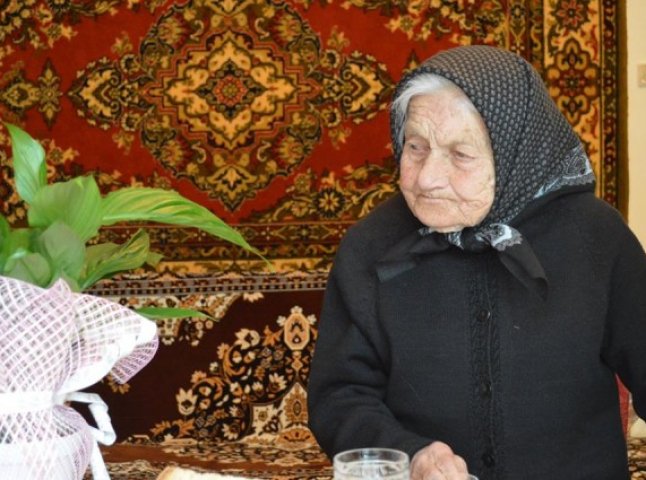 У Білках привітали місцеву мешканку, якій виповнилось 102 роки (ФОТО)