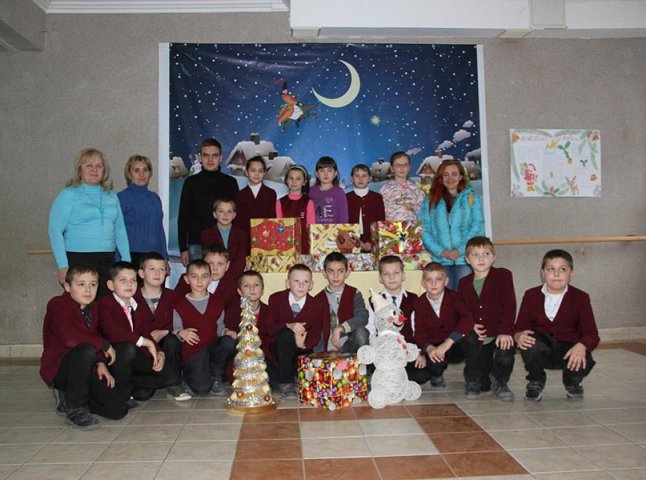 Школярі Свалявщини відправлять листи дітям у зону АТО (ФОТО)