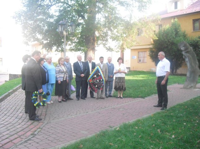Керівництво міста та громадські активісти вшанували у Мукачеві пам’ять жертв фашизму (ФОТО)