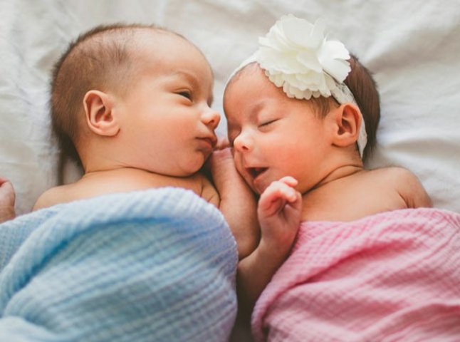 У Мукачеві сьомий тиждень поспіль народжуються двійнята