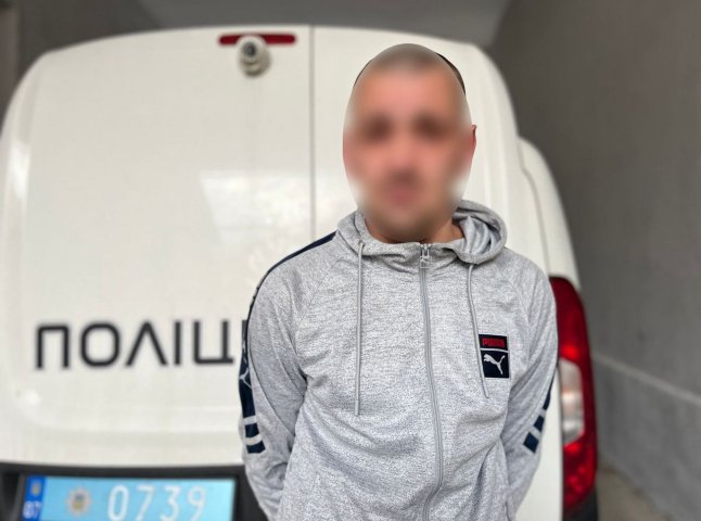 Жінка вийшла з аптеки і сіла в авто: поліція розповіла про злочин, який скоїли в Мукачеві