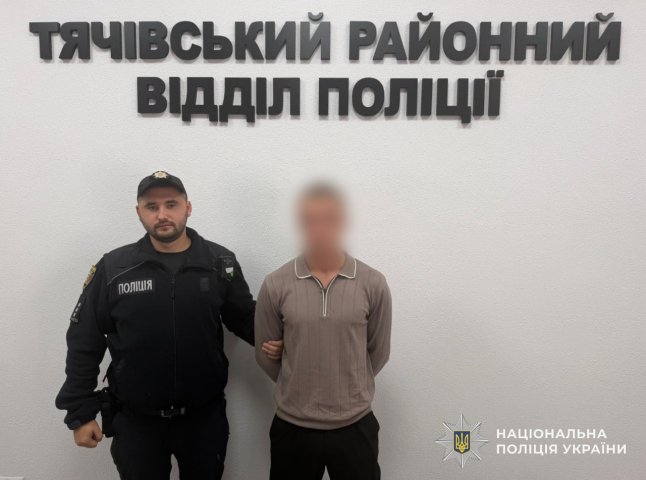 Одягнув балаклаву, взяв зброю та пішов грабувати: на Закарпатті підозрюють підлітка