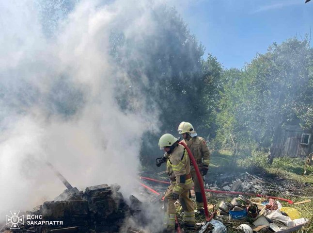 Сусід забив на сполох: у селі вирувала пожежа Сусід забив на сполох: у селі вирувала пожежа