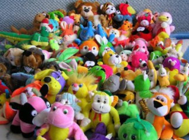 «Поділись улюбленою іграшкою» - нова ініціатива відділу освіти міста Мукачева