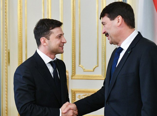 Президент Угорщини заявив, що переговори із Зеленським були обнадійливими