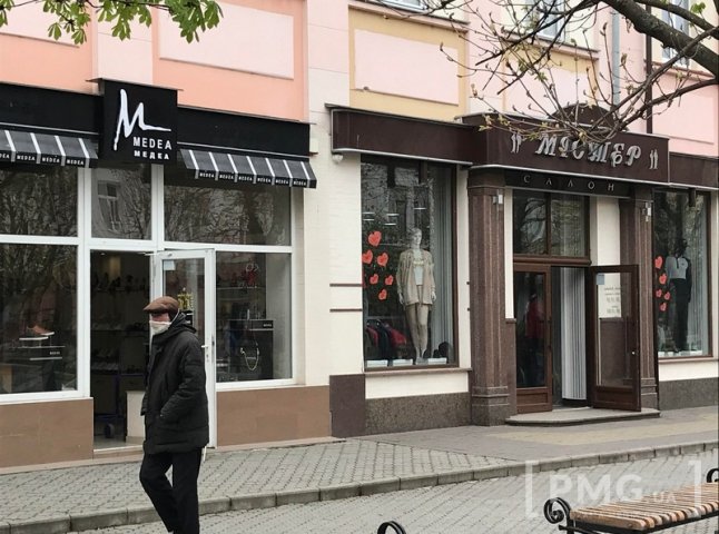 Поліцію просять розібратись із ситуацією з відкриттям перукарень і магазинів у Мукачеві