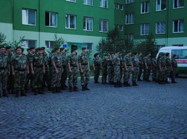 Мукачево радо зустріло прикордонників, які повернулись із зони АТО (ФОТО)