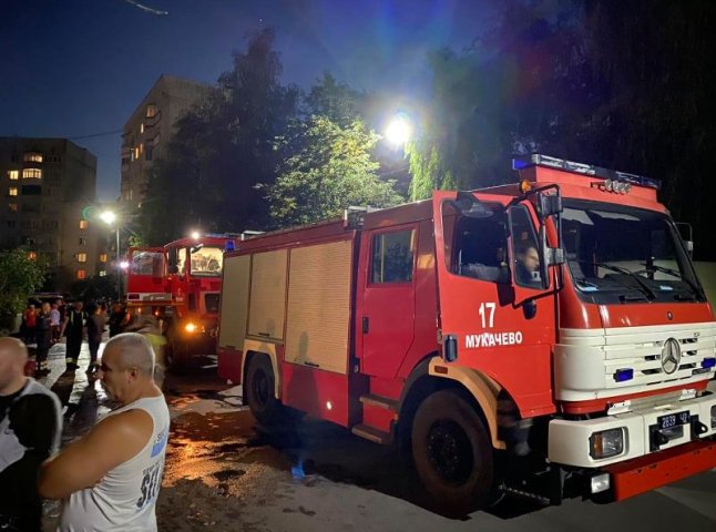Рятувальники розповіли про пожежу в одній із багатоповерхівок Мукачева