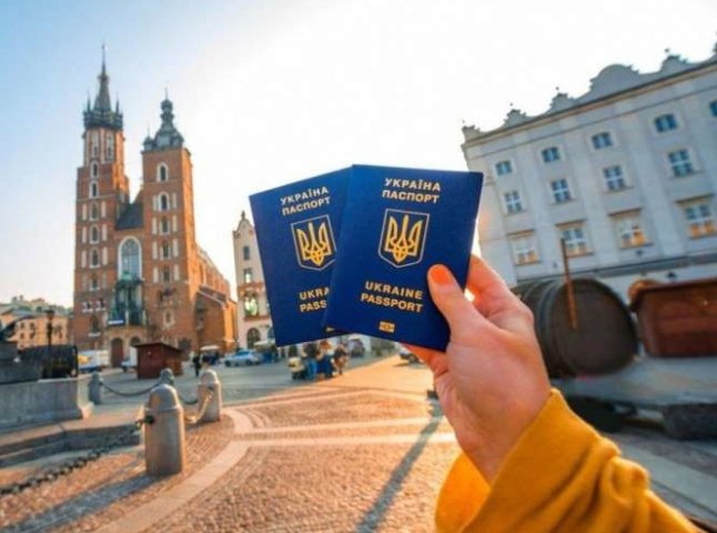 Українці можуть подорожувати вже до 25 країн: перелік