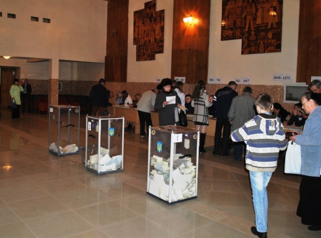 Побиття депутата облради, крадіжка та фото бюлетенів, – міліція розповіла про виборчу добу на Закарпатті