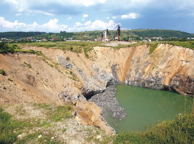 Щоб річка Тиса не перетворилась у "філіал"  Чорного моря, ЄС просять терміново допомогти