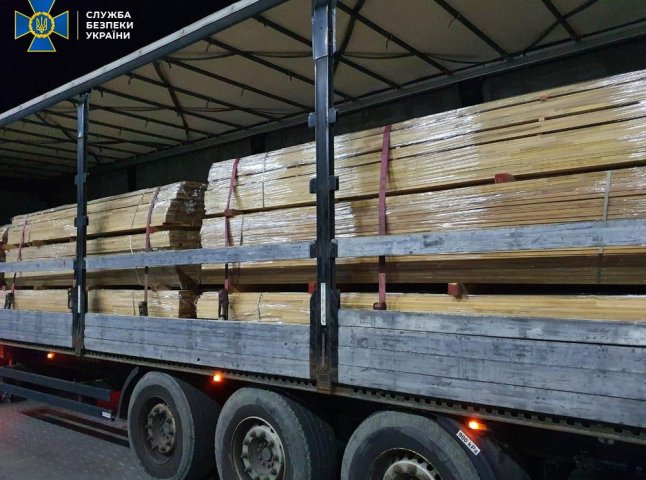СБУ блокувала контрабанду цінної деревини із Закарпаття до Євросоюзу