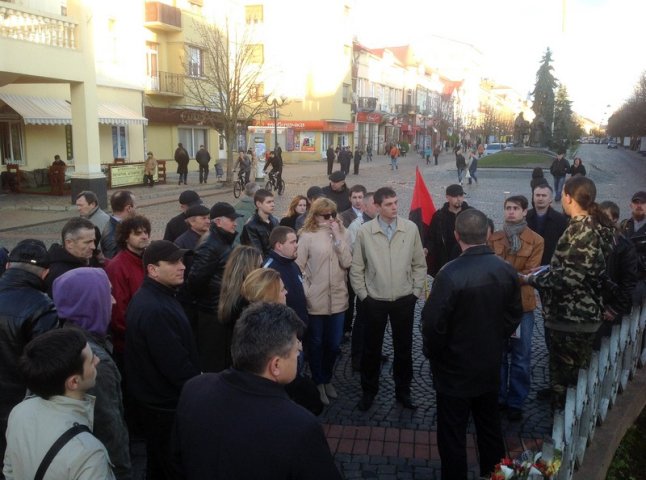 Мукачівці проти меморіалу в центрі міста: люди вимагають перенести поховання (ЗАЯВА,ФОТО)