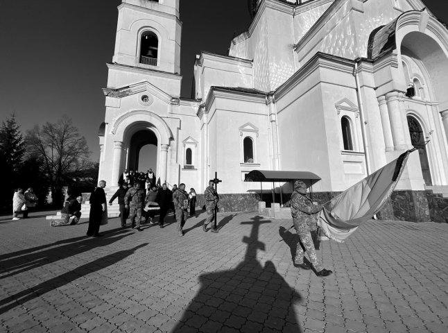 У Мукачеві поховали добровольця, який загинув на війні