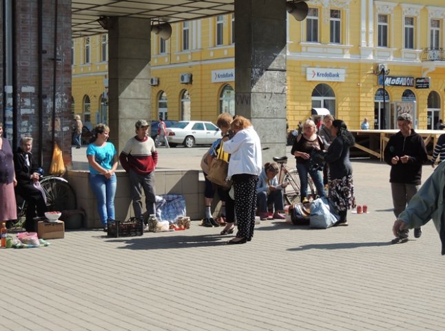 Міський голова Берегова взявся наводити лад із вуличною торгівлею у місті