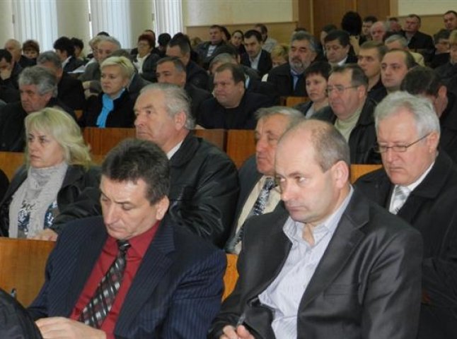 Депутати Мукачівської районної ради на черговому зібранні змінювали бюджет та говорили про дороги (ВІДЕО)
