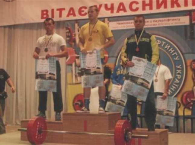 Мукачівські пауерліфтери здобули золоті та срібні нагороди чемпіонату України з жиму лежачи