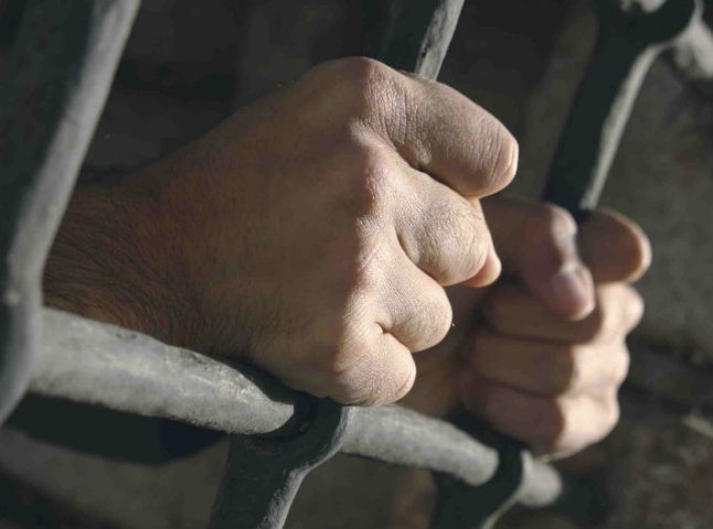Суд постановив арештувати закарпатця, який підозрюється у вчиненні грабежів