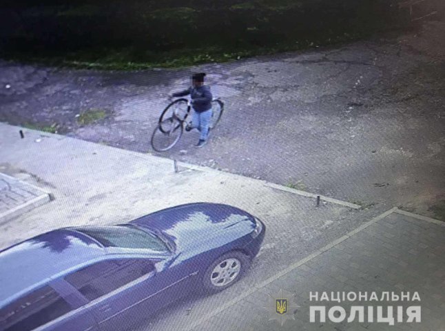 Жінка вкрала велосипед, а чоловік – телефон: у Мукачеві скоєно два злочини