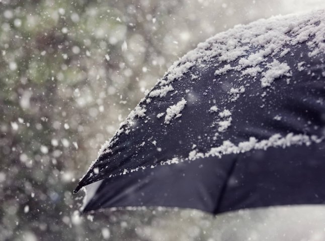 Синоптики попередили про негоду та коли почнеться дощ з переходом у мокрий сніг