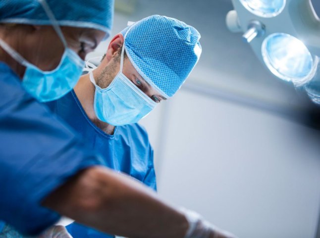 У Мукачеві медики провели рідкісну операцію