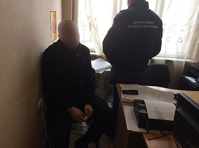 Офіційно: правоохоронці затримали на хабарі депутата Закарпатської облради