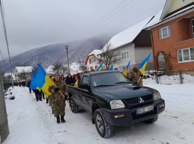 До останнього подиху захищав Україну: в області попрощались із Героєм