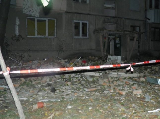 87 людей ліквідовує наслідки вибуху у житловому будинку Мукачева