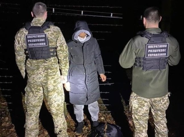 Поблизу кордону зі Словаччиною затримали нелегала