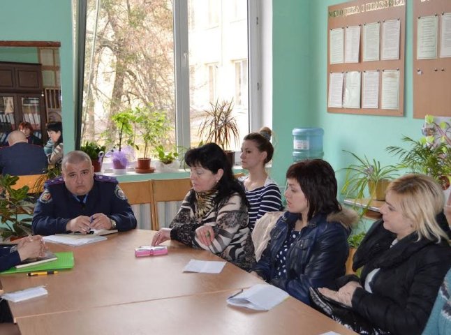 Старший оперуповноважений кримінальної міліції у справах дітей міста Мукачева зустрівся із батьківським активом