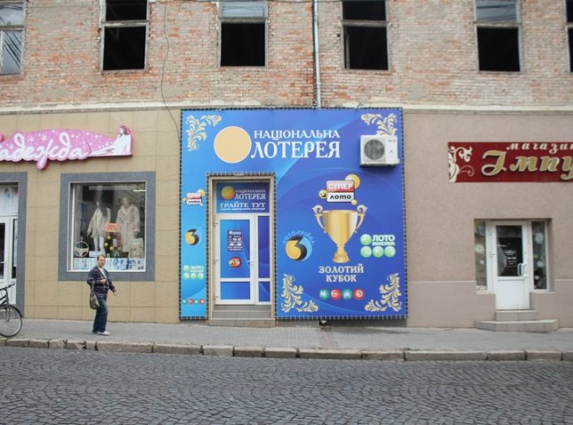 У Мукачеві демонтують 6 об’єктів зовнішньої реклами