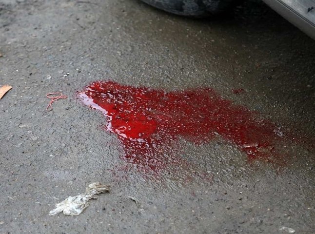 Хлопець лежав на дорозі і стікав кров’ю: що сталось на Закарпатті
