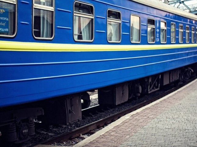 "Укрзалізниця" призначила 14 додаткових потягів на свято