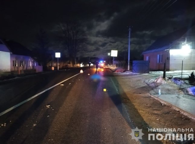 На Закарпатті водій на смерть збив чоловіка та втік з місця аварії