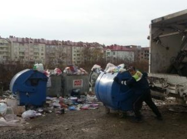 Деякі ужгородці викидають сміття там, де їм заманеться