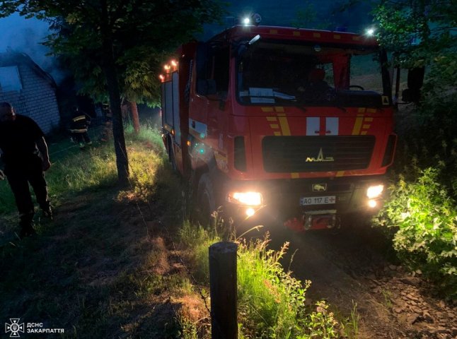 Вночі у селі гасили пожежу. Рятувальники повідомили подробиці