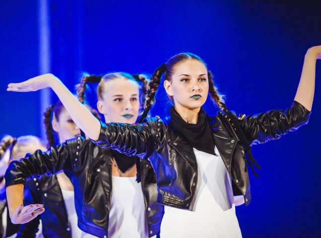 В Ужгороді студія сучасного танцю «Бліц» провела звітний концерт