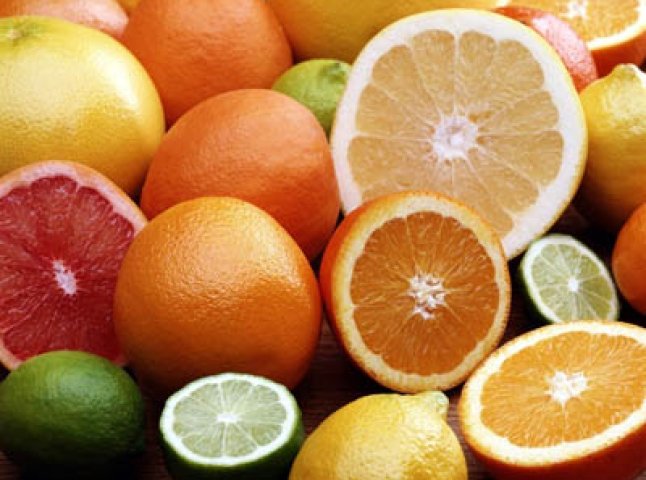 Які саме фрукти нам радять вживати лікарі взимку?