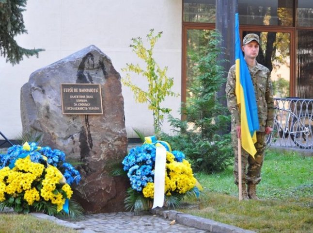 В Ужгороді відкрили пам’ятний знак борцям за свободу і незалежність України